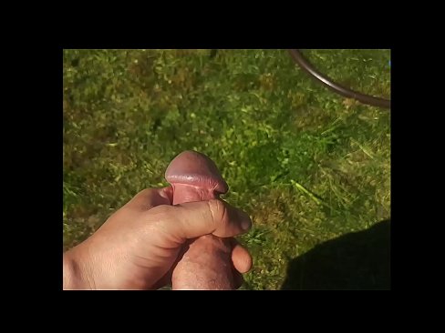❤️ Varma varmulo iĝas sian rozkoloran fikigon kaj ŝprucas kun ŝprucaĵo en somera ĝardeno ❤ Kvalita porno ĉe eo.dewporn.ru ☑